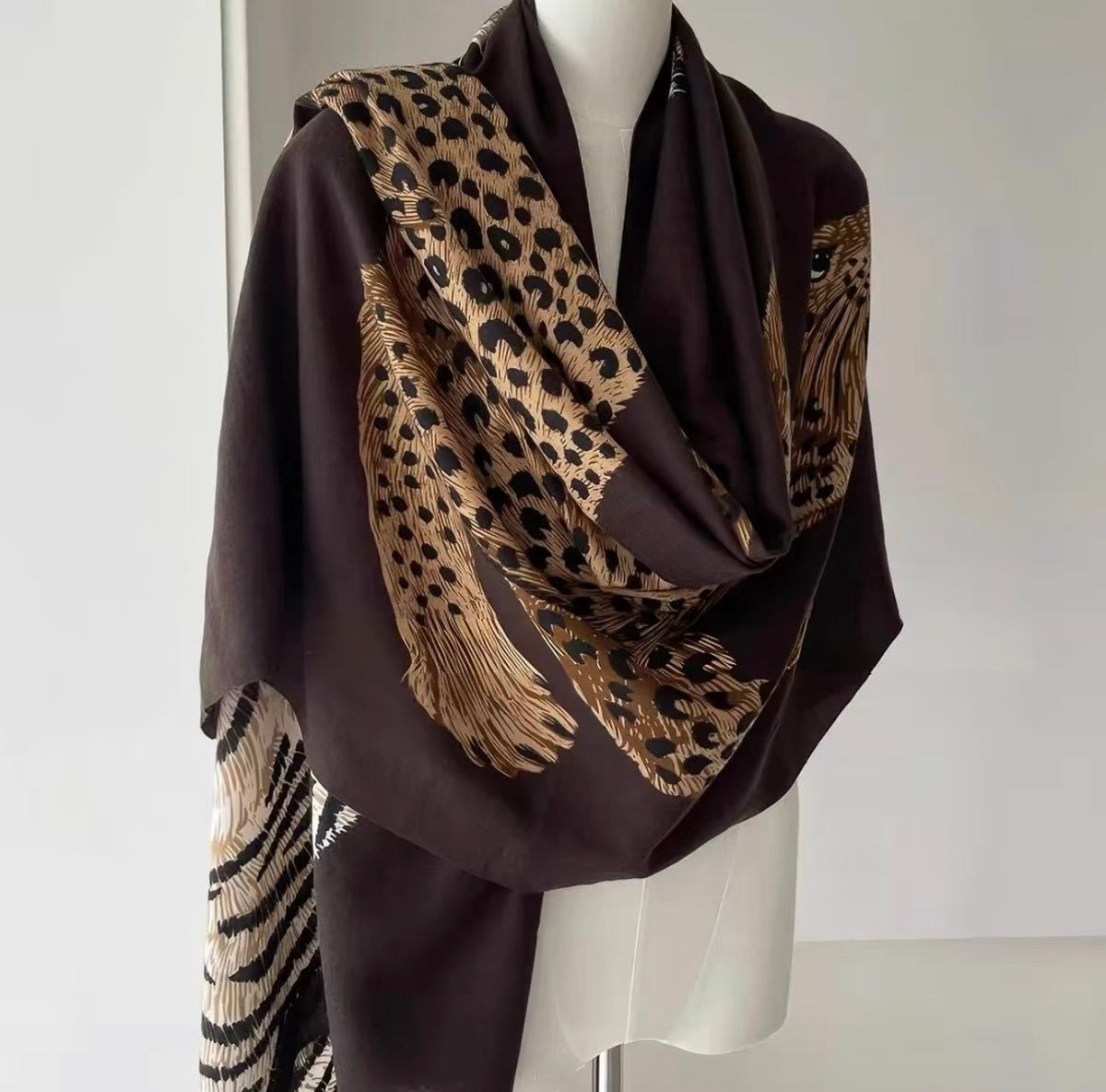 Vintage Leopard Print Shawl for Women – Old Money Style, Lightweight Soft Scarf, Elegant Luxury Wrap