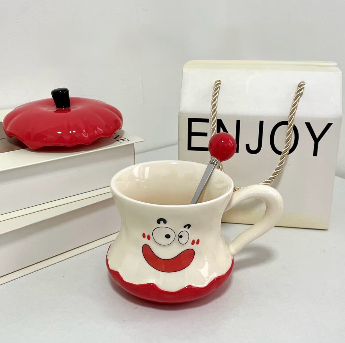 Funny & Cute Apple Mug with Lid and Spoon – Ceramic Coffee Cup, Birthday Gift for Her, Best Friend Gift Box