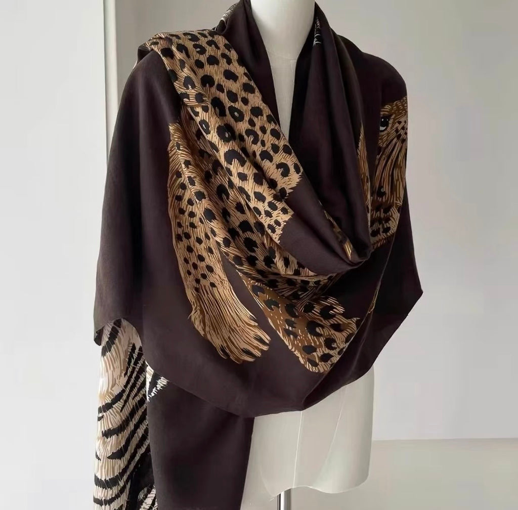 Vintage Leopard Print Shawl for Women – Old Money Style, Lightweight Soft Scarf, Elegant Luxury Wrap