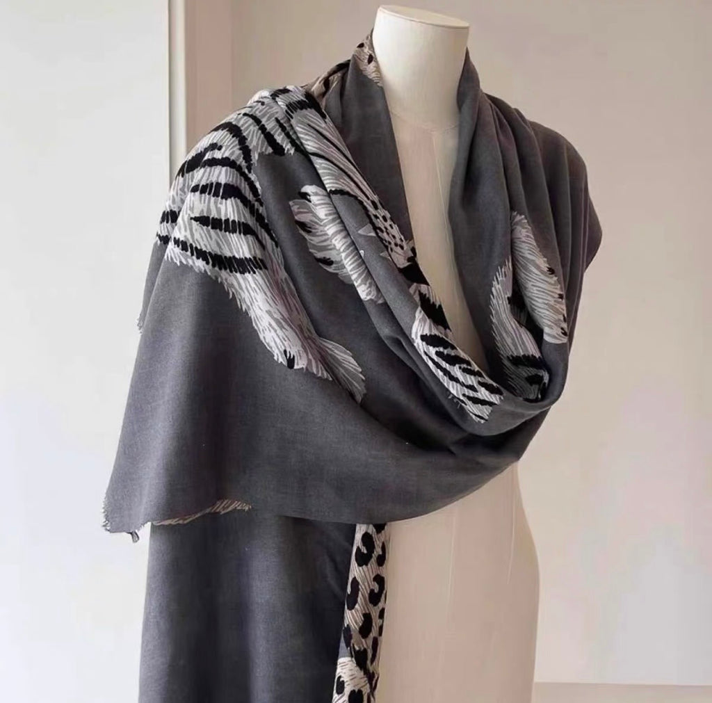 Vintage Leopard Print Shawl for Women – Old Money Style, Lightweight Soft Scarf, Elegant Luxury Wrap